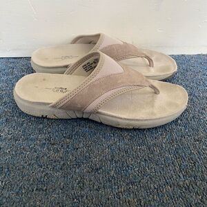 Route 66 women 8 leather upper slip on flip flops w/smoothe comfort arch sole